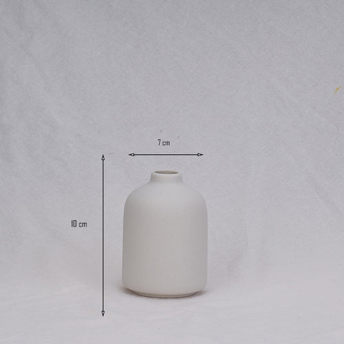 Simple Ceramic Vase Dining Table